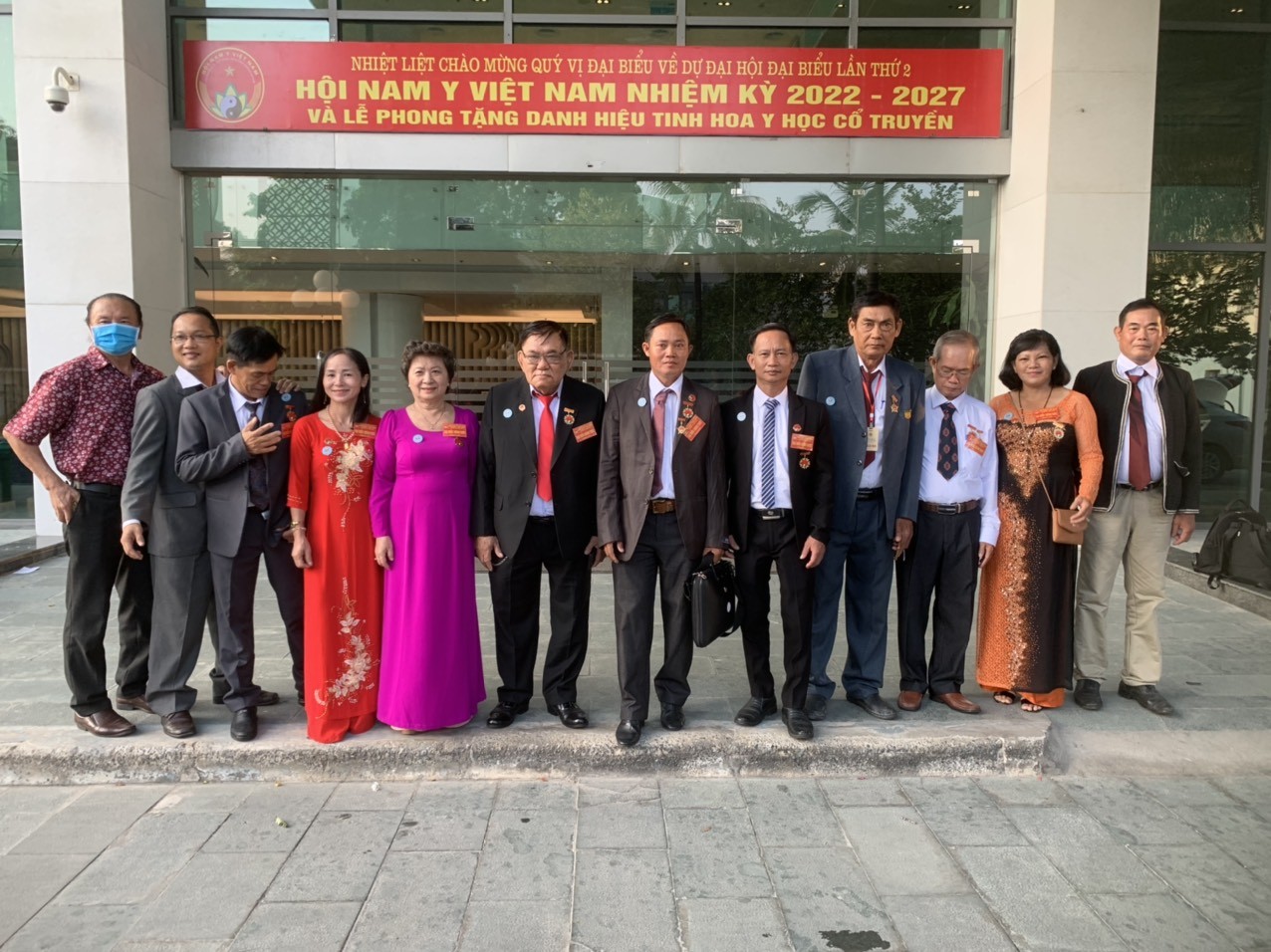 Lương y Nguyễn Văn Toại và Lương y Nguyễn Văn Lai chữa bệnh từ thiện giúp bệnh nhân nghèo